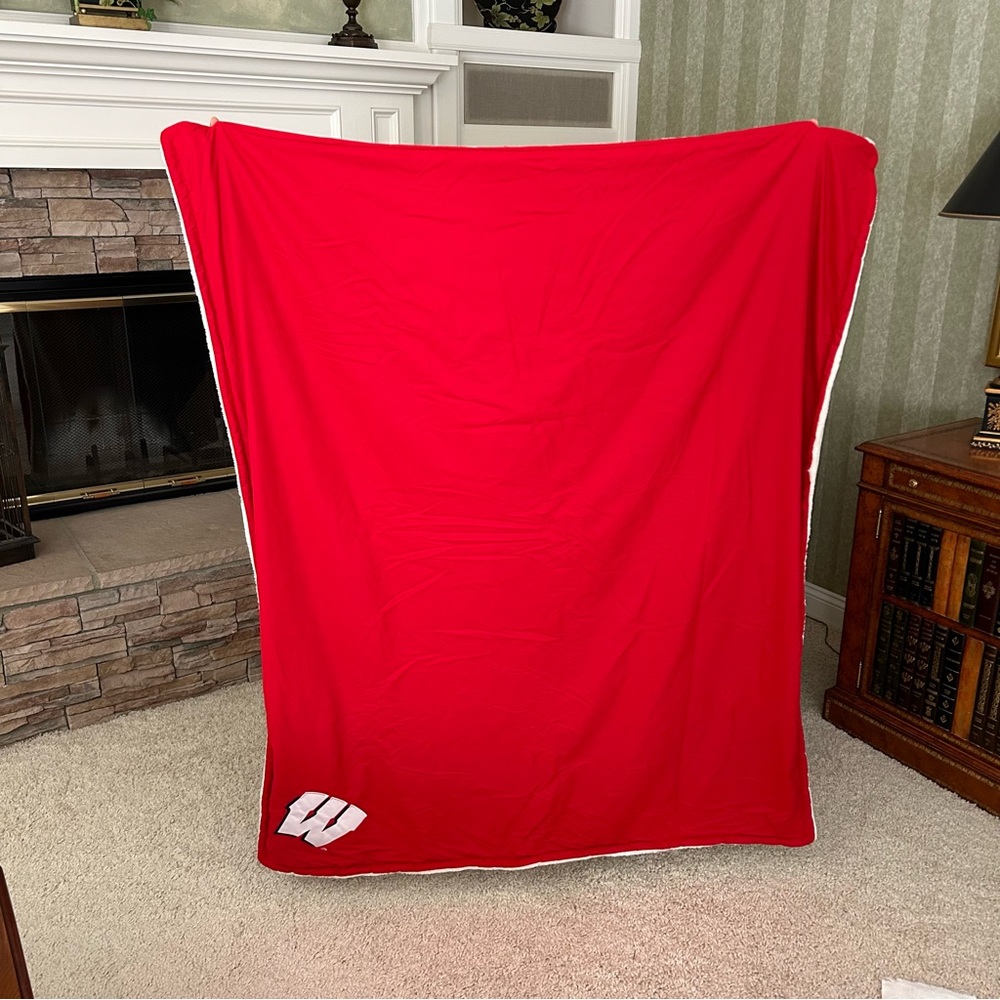 University of Wisconsin Badgers Red Blanket - Picture 3 of 8